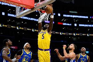 今天扣了四个&已得21分13板2助1断1帽！湖人队记：统治者艾顿