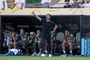 阿隆索执教皇马在西甲国家德比首秀获胜，上位做到的是齐达内