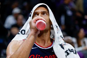 脚步太缓慢！大洛替补19分钟 6中1&三分4中0仅拿3分2板