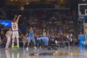 脚踝终结！东契奇晃翻GG-杰克逊&后者鞋都掉了 可惜三分没能命中