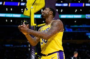 你的作用！斯玛特复出8中5贡献12分3板4助2断 正负值+12！